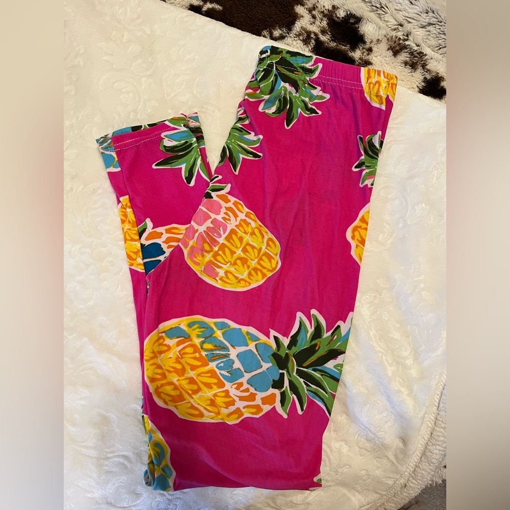 Pink leggings with pineapples! One Size!❤️